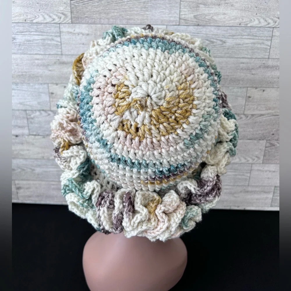 Exaggerated Ruffle Beanie Hat - Picture 3 of 3